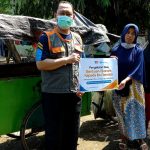 Penyaluran Bantuan Ekonomi untuk Ibu Veronica