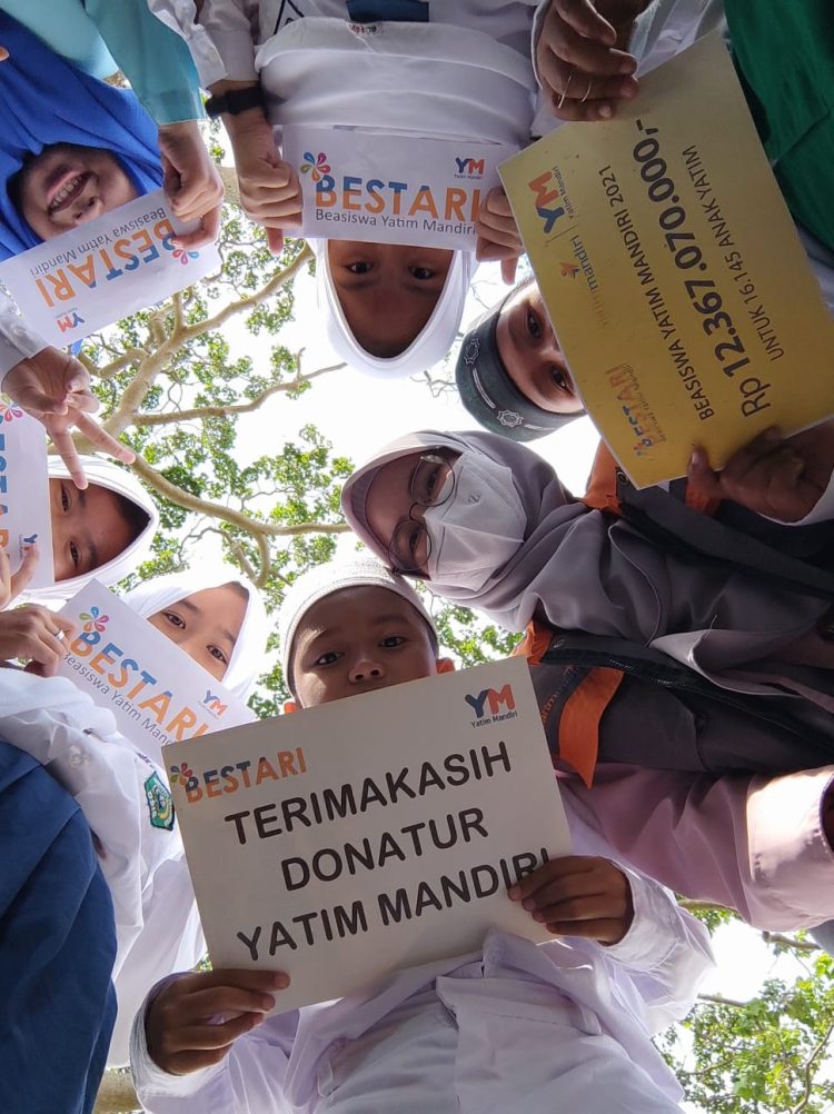 Yatim Mandiri Palembang Salurkan Beasiswa Yatim Berprestasi (BESTARI ...