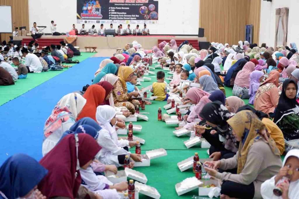 Buka Bersama Ceria 300 Anak Yatim di Ponorogo