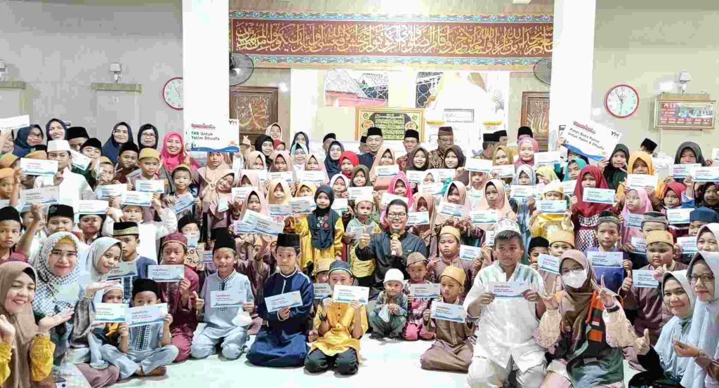 Tebar THR Yatim Dhuafa Hingga Pelosok Indonesia