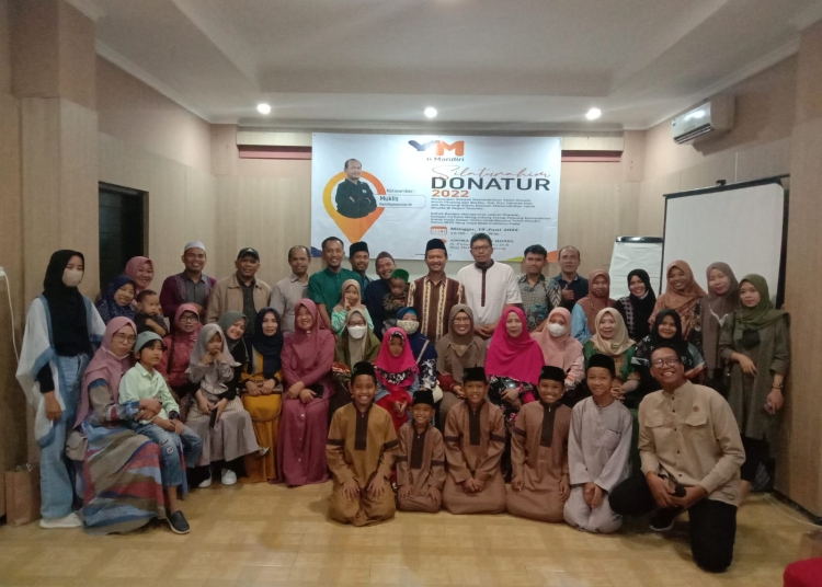 Foto bersama diakhir acara silaturahmi donatur Yatim Mandiri Lampung.