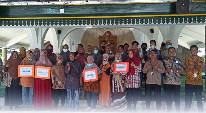Penyaluran bantuan UMKM Bangkit Cabang Yogyakarta.