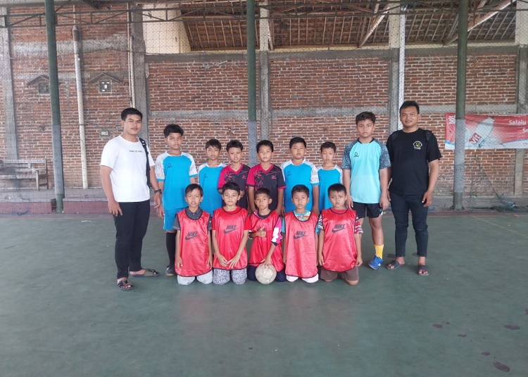 Santri Asrama Yatim Mandiri Ponorogo Isi Libur Sekolah Dengan Main Futsal