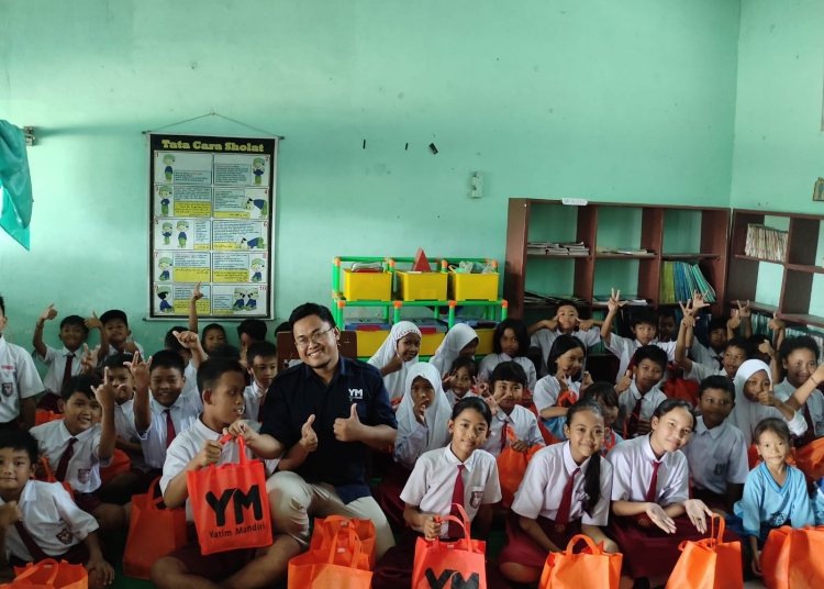 Tebar Paket Gizi dan Sosialisasi Hidup Sehat untuk Pelajar Kediri