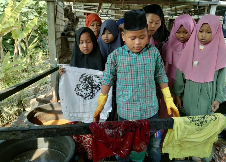 Sanggar Genius Kapu Mengenal Proses Membuat Batik Cap Khas Tuban
