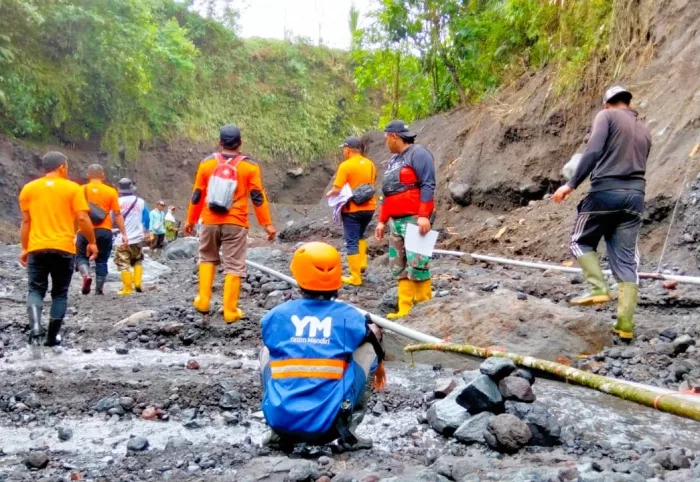 Rangkaian Aksi Yatim Mandiri Tanggap Bencana Banjir Bandang Gunung Semeru
