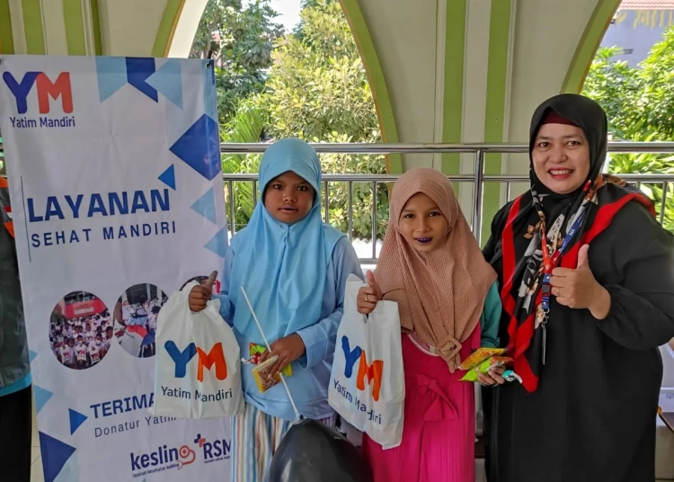 Cek Kesehatan Gratis Dan Tebar Paket Gizi Untuk Pelajar Surabaya