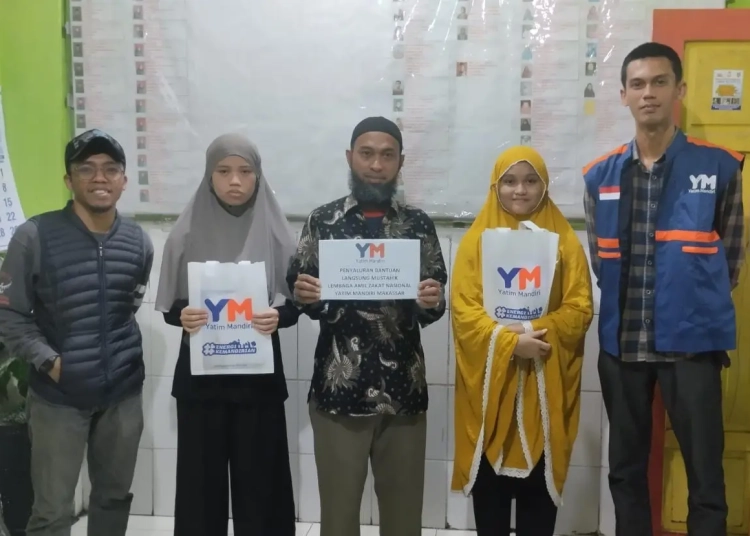 Penyaluran Bantuan Pendidikan Untuk Yatim Dhuafa Makassar