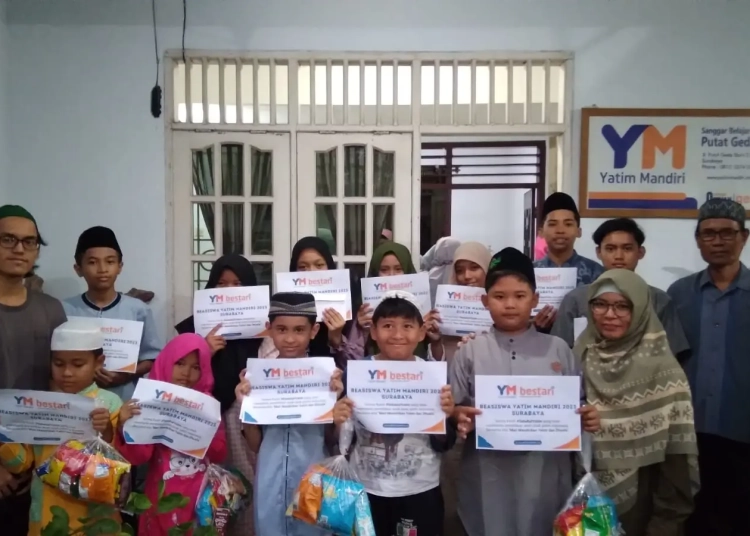 Penyaluran Beasiswa Yatim Mandiri Tahap 1 Untuk Pelajar Surabaya