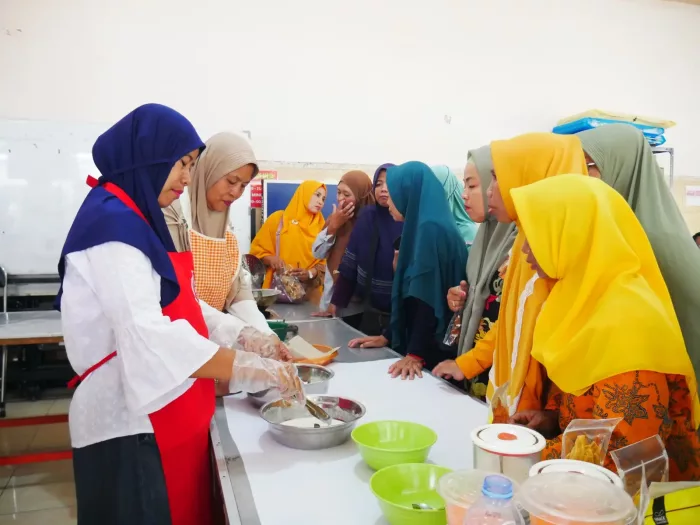 Adakan Pelatihan Cooking Class untuk Bunda BISA Surabaya