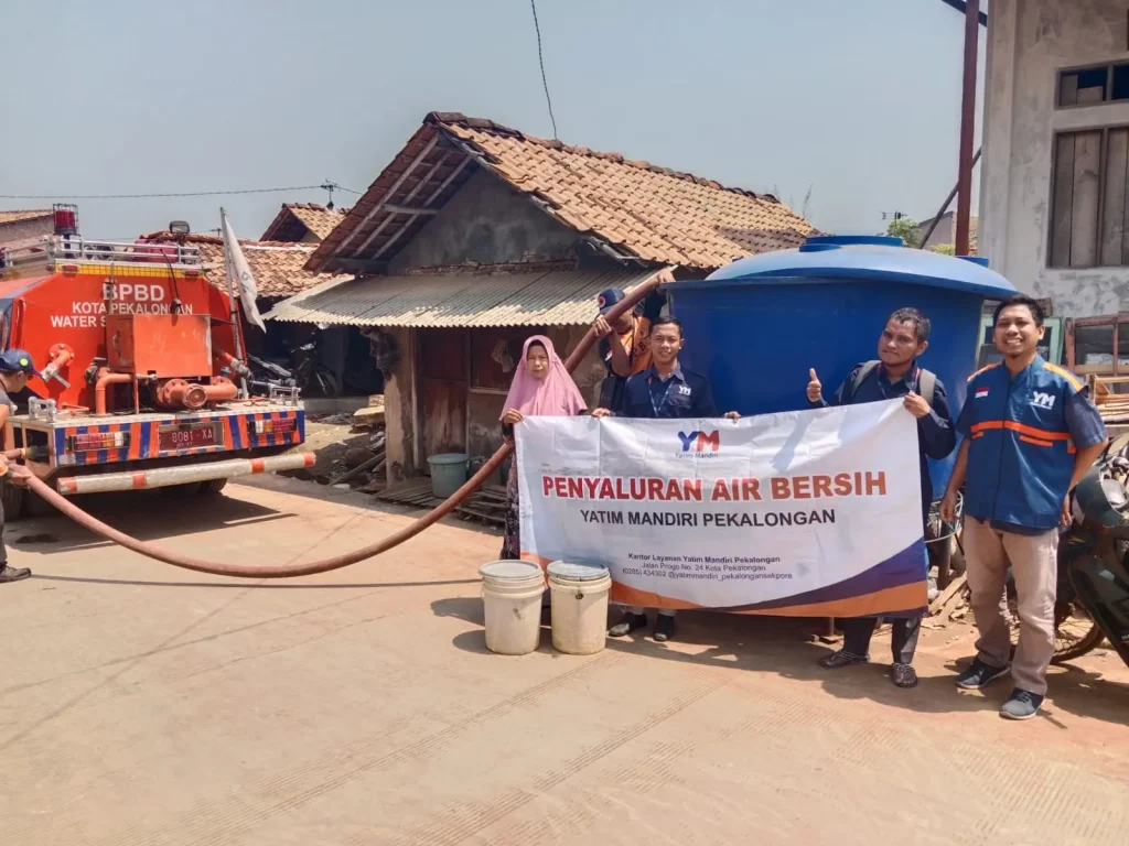 Kemarau Panjang, Yatim Mandiri Kirim Air Bersih Untuk Warga Pekalongan 