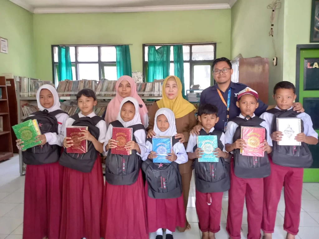 Tebar Manfaat Program Alat Sekolah Ceria Untuk Pelajar Kediri