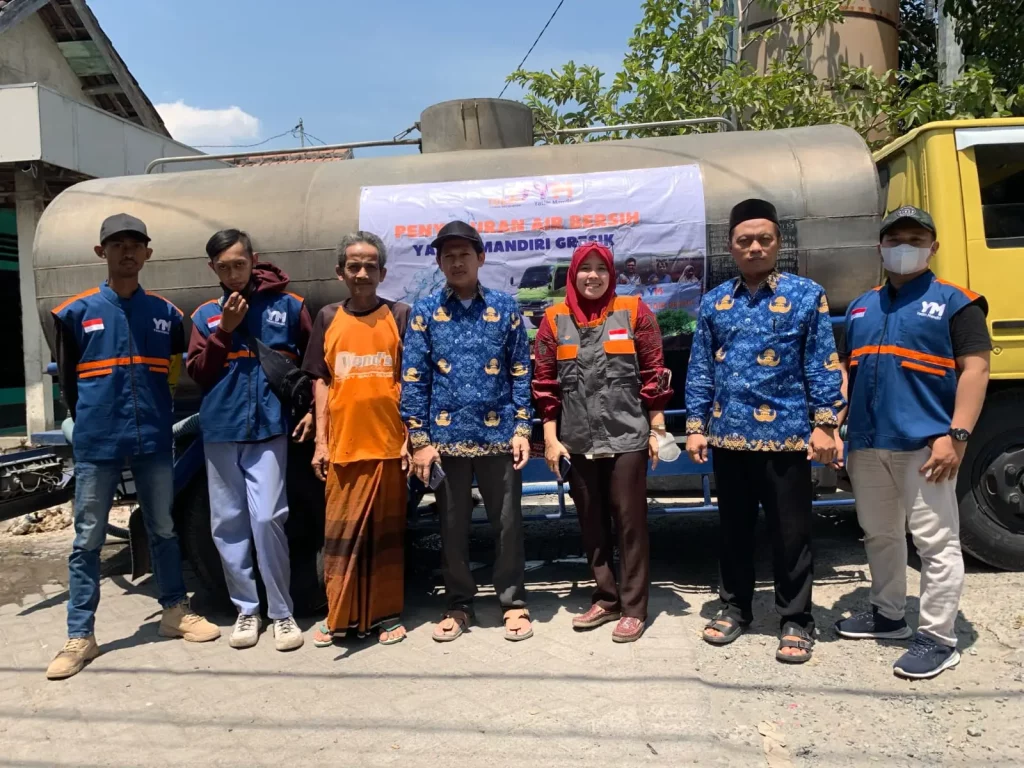 Yatim Mandiri Salurkan Air Bersih Untuk Warga Terdampak Kemarau Di Gresik
