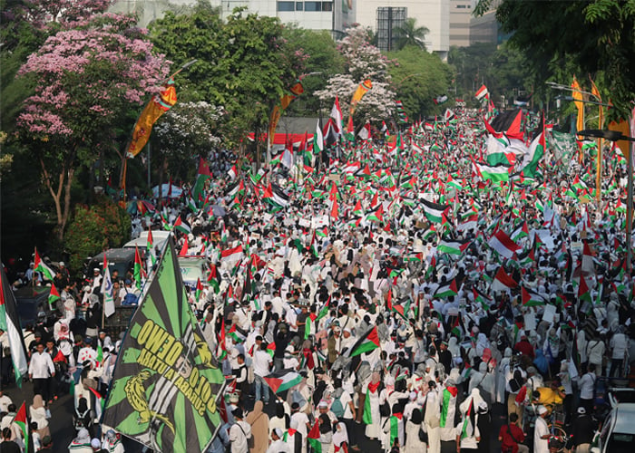 Aksi Super Damai Bela Palestina Surabaya November