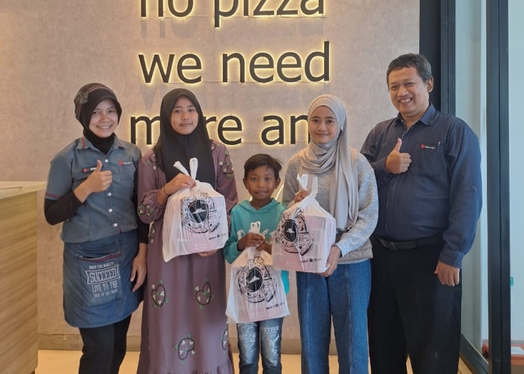 Kolaborasi Yatim Mandiri Dan Pizza Hut Beri Beasiswa Yatim Jember