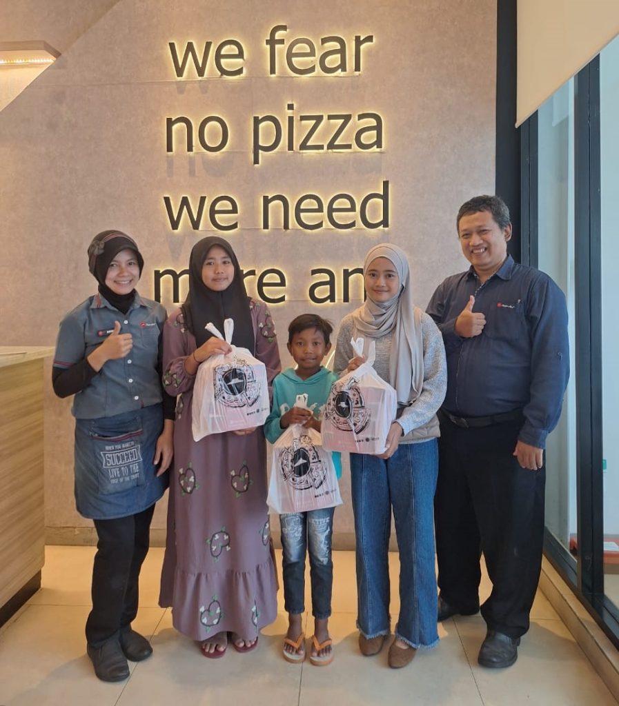 Kolaborasi Yatim Mandiri Dan Pizza Hut Beri Beasiswa Yatim Jember