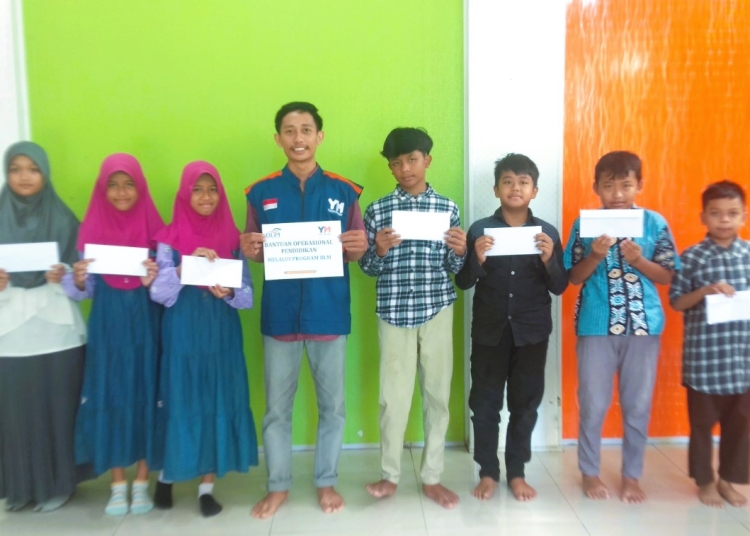 Penyaluran Bantuan Pendidikan Untuk Pelajar Yatim Dhuafa Yogyakarta