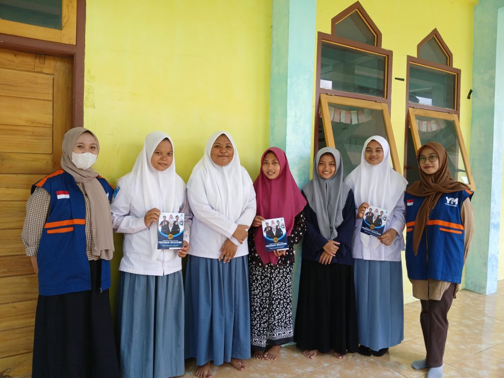Sosialisasi Mec Dan Penyaluran Beasiswa Pendidikan Ke Pelajar Jember