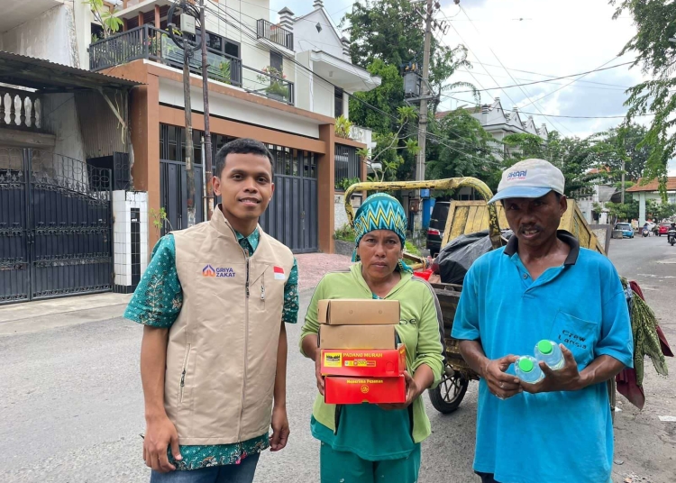 Penyaluran Paket Makanan Program Kafarat Untuk Yatim Dan Dhuafa Surabaya