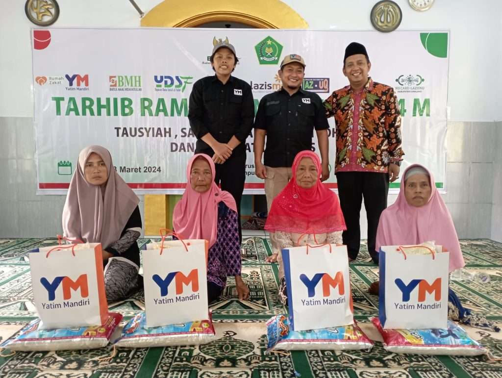 Tarhib Ramadhan, Yatim Mandiri Lumajang Beri Paket Sembako Untuk Dhuafa
