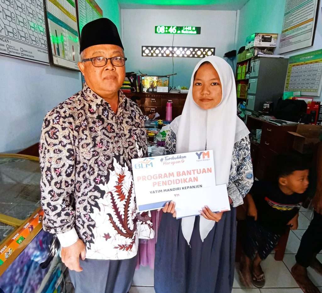 Penyaluran Bantuan Pendidikan untuk Pelajar SMP di Malang