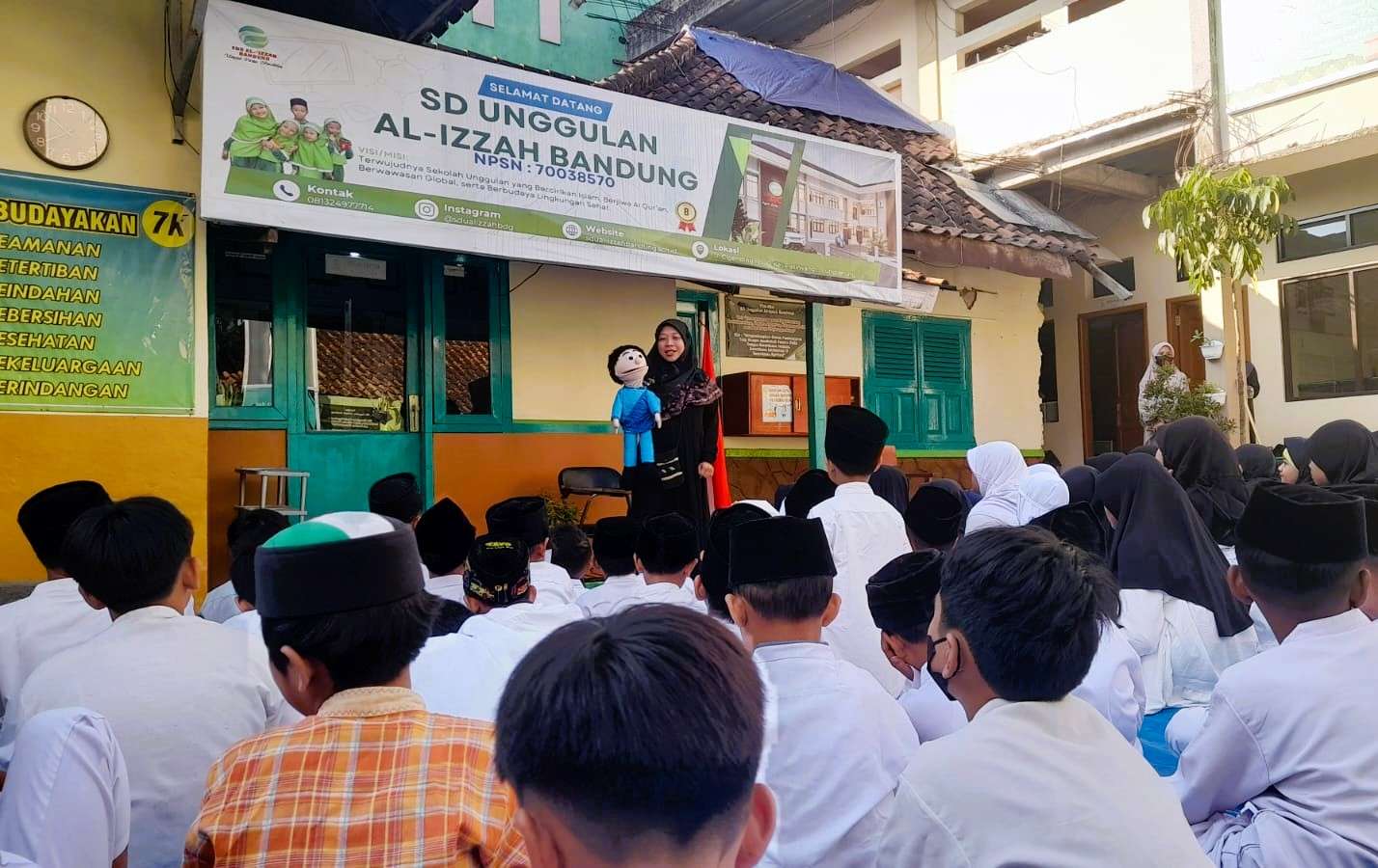 Adakan Safari Berkisah di SD Unggulan Al Izzah Bandung