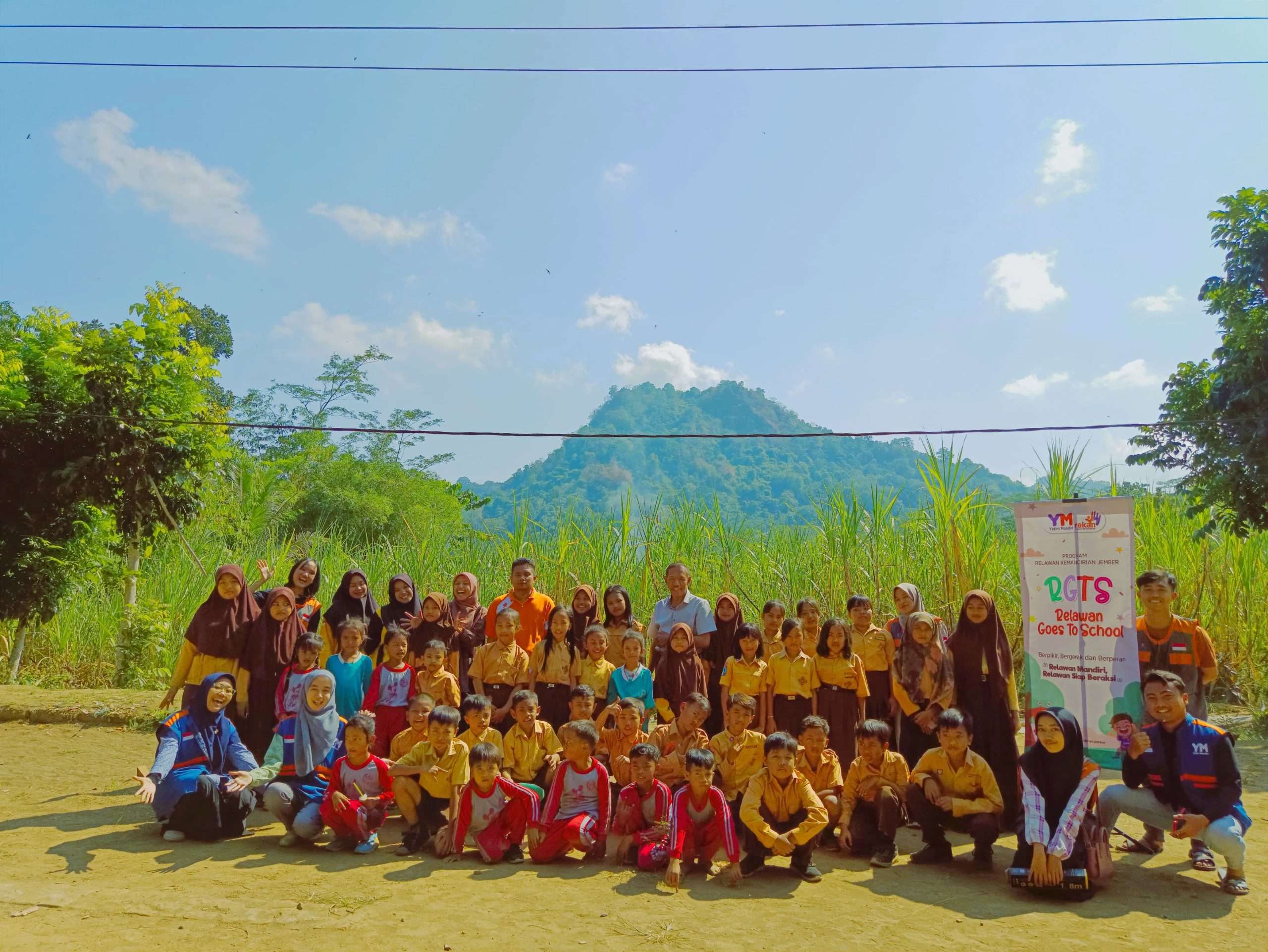 Meriah Rekan Goes To School di SDN Curahtakir 03 Jember