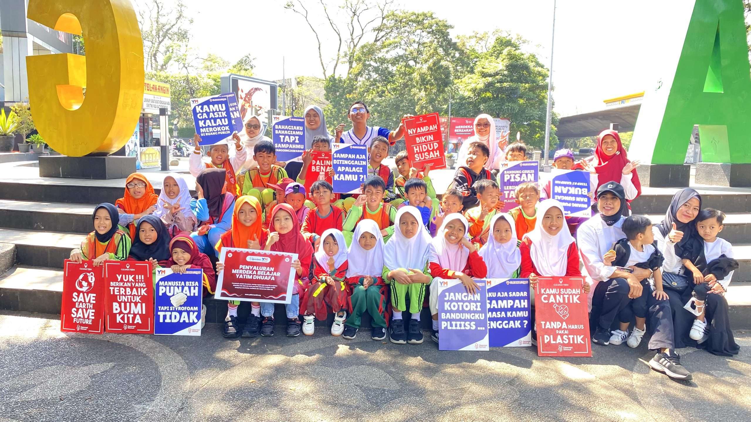 Merdeka Belajar Binaan: Gerakan Pungut Sampah di Bandung