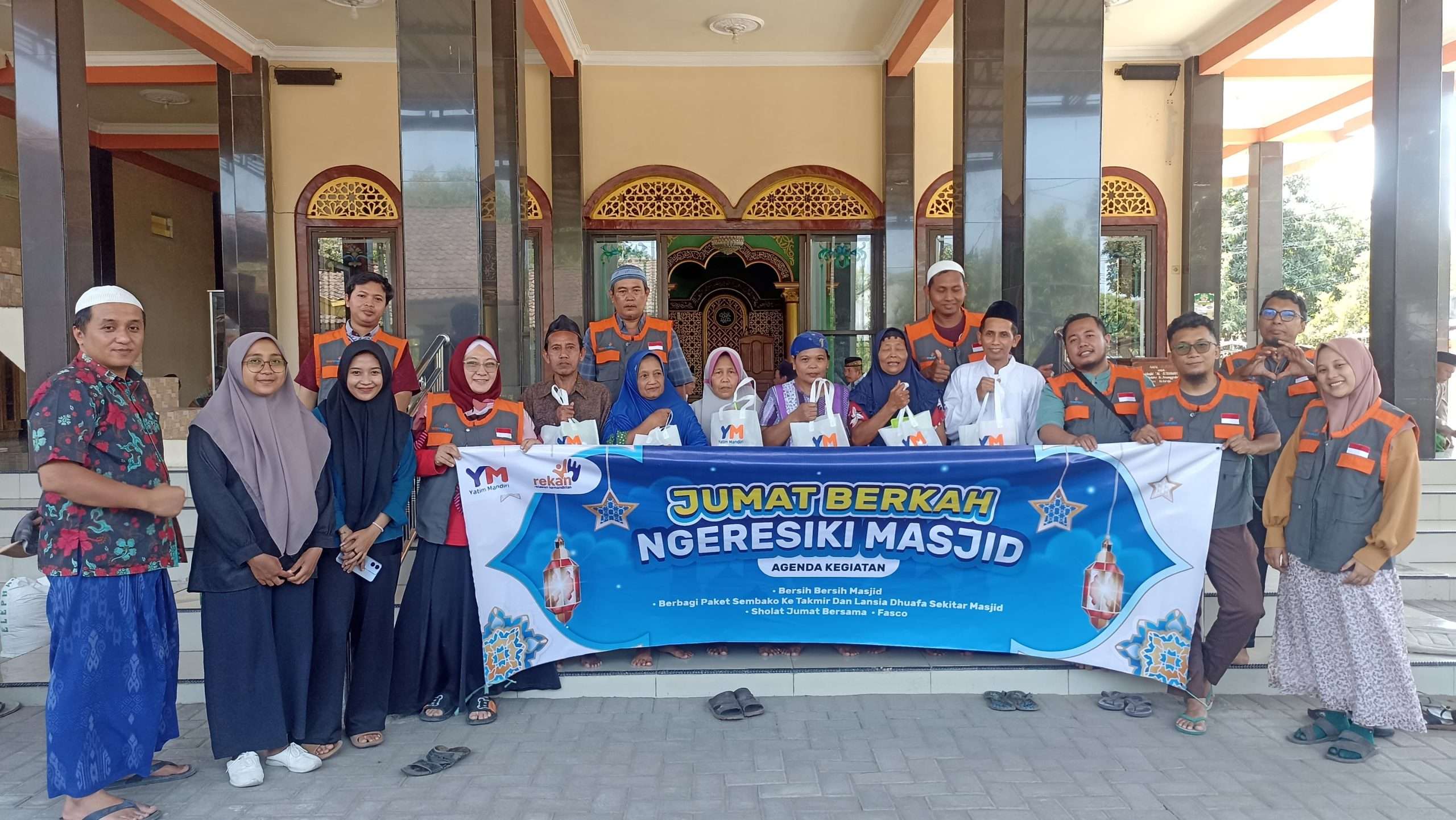 Jumat Berkah dengan Gelar Ngresiki Masjid di Mojokerto