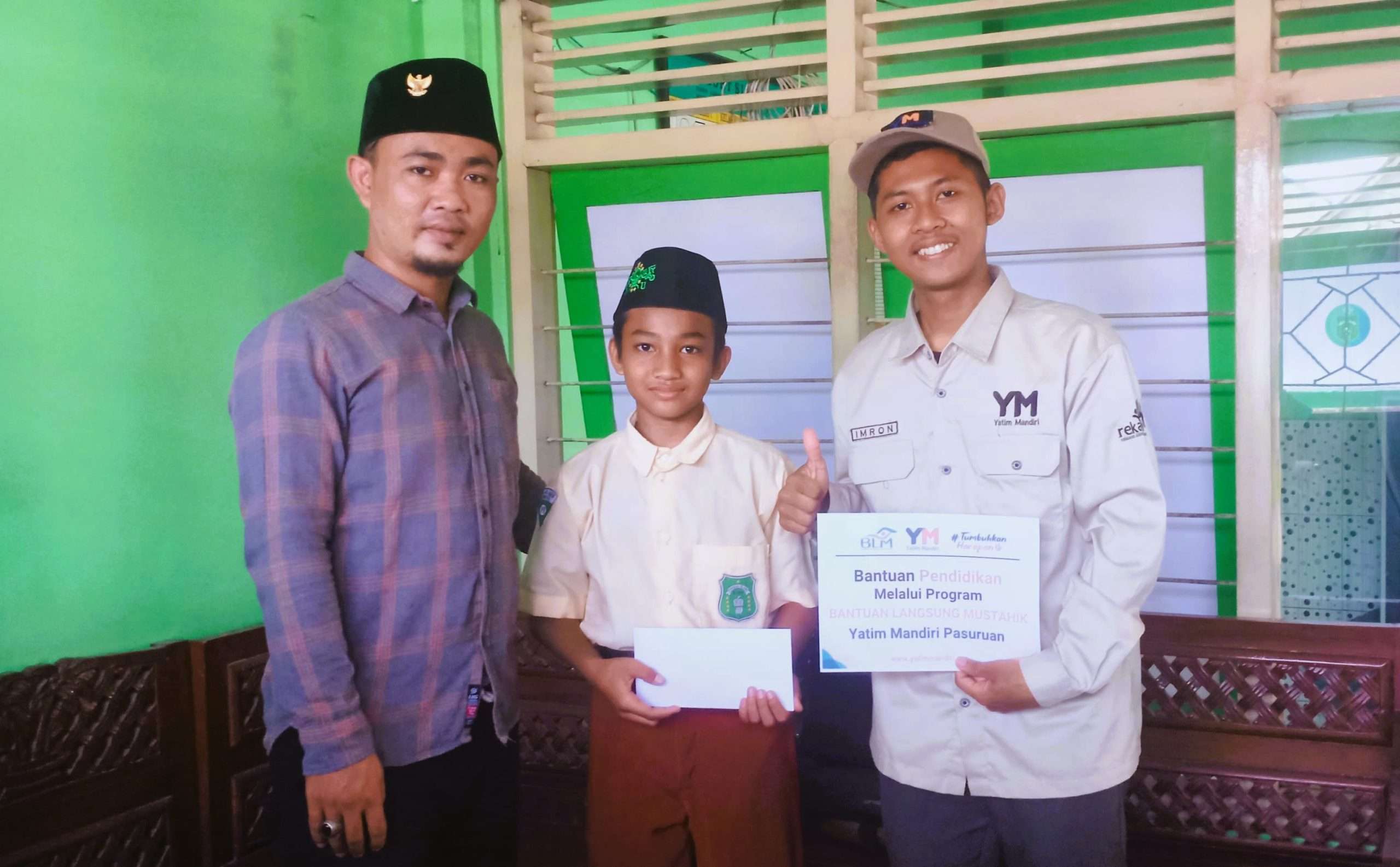 Salurkan Bantuan Pendidikan untuk Pelajar Dhuafa Pasuruan