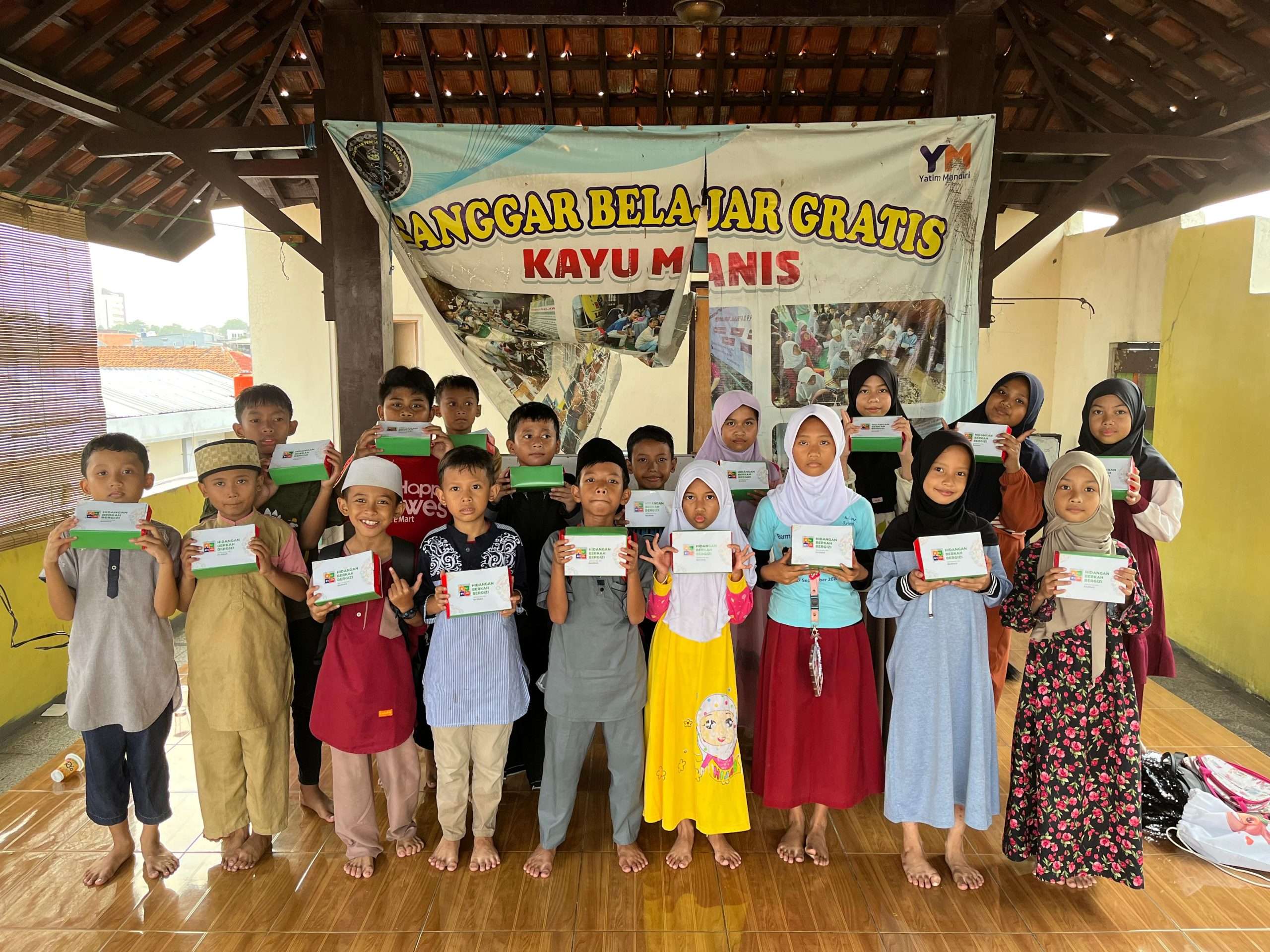 180 Paket Bergizi dari Baznas untuk Anak Sanggar Belajar Jakarta