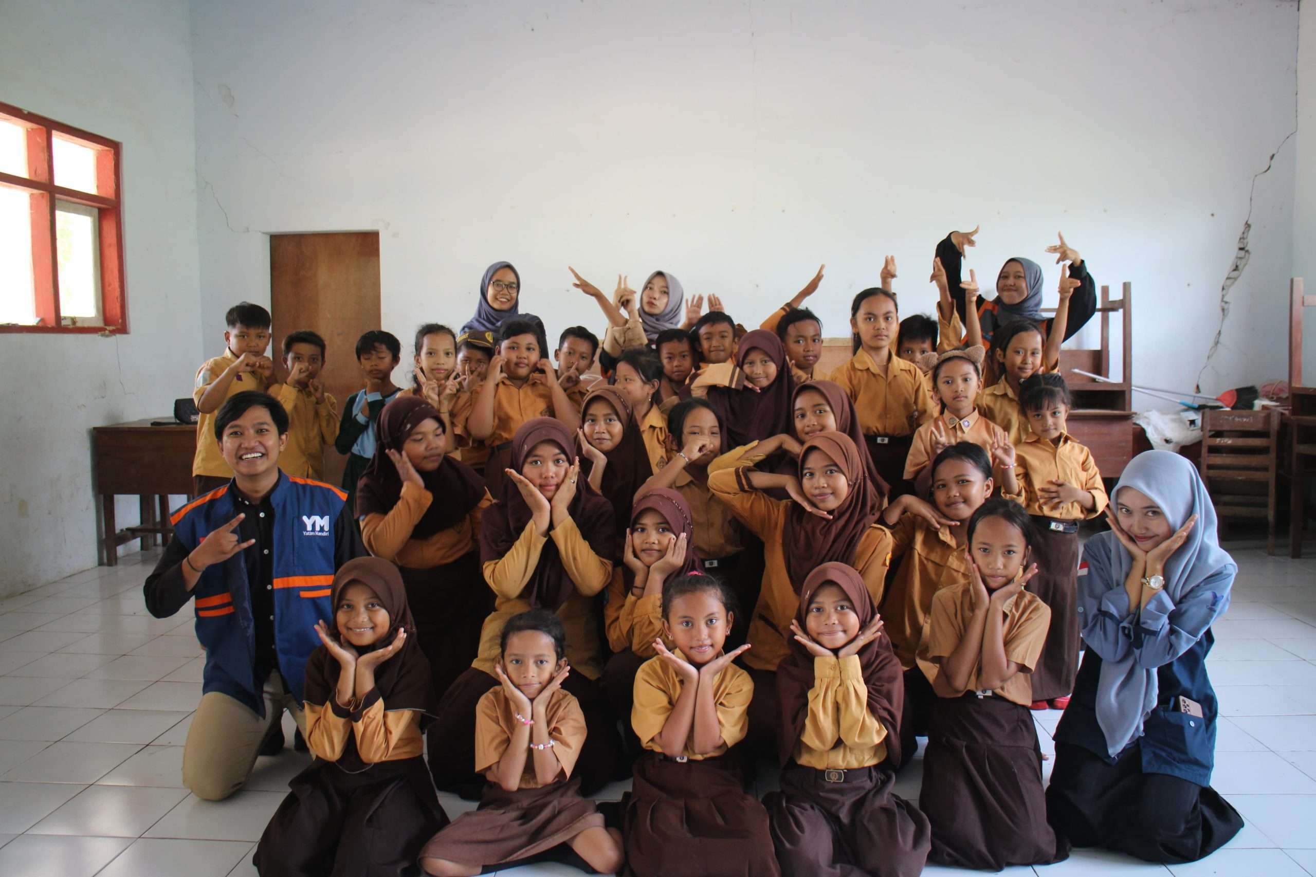 Gelar Relawan Mengajar di Sekolah Binaan Pelosok Jember