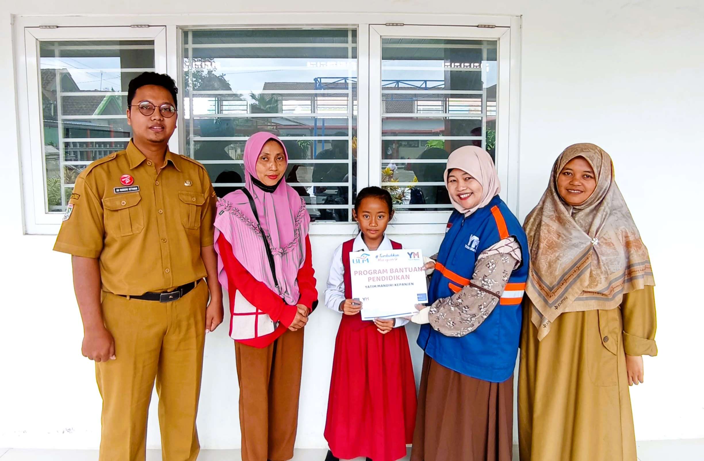 Gulirkan Bantuan Pendidikan untuk Siswa Berprestasi di Malang