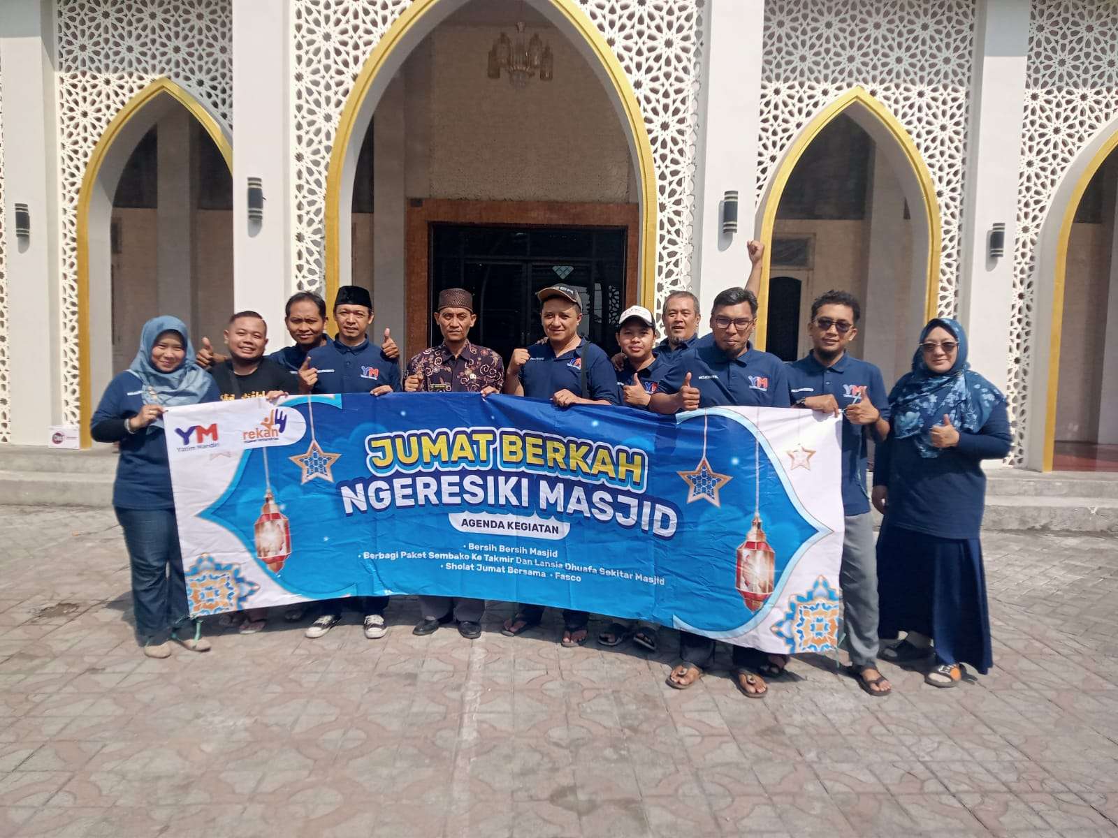 Jumat Berkah dengan Gelar Program Ngresiki Masjid di Mojokerto