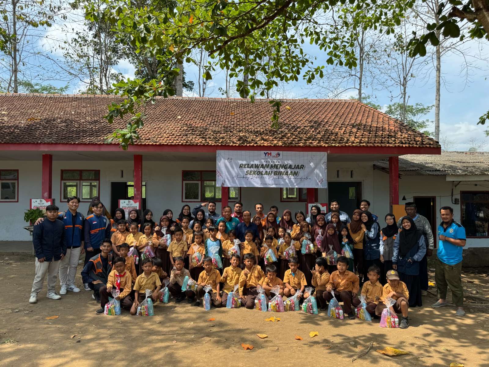 Rekan Jember Luncurkan Program Relawan Mengajar Sekolah 