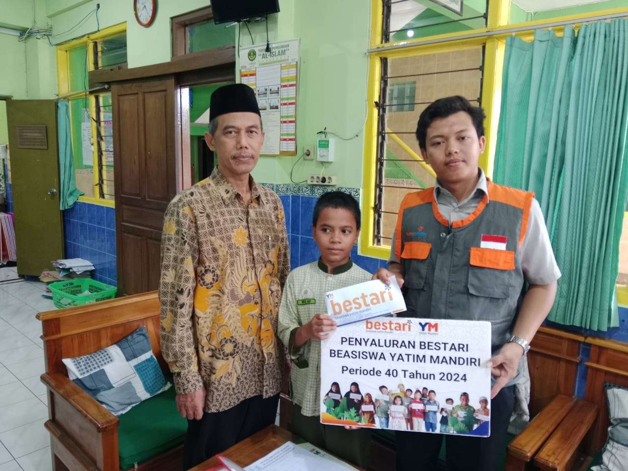 Beasiswa Yatim Mandiri untuk 32 Yatim Berprestasi di Solo Raya