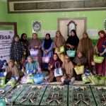 Berdayakan Bunda BISA Banyuwangi dengan Pelatihan Tas Anyam