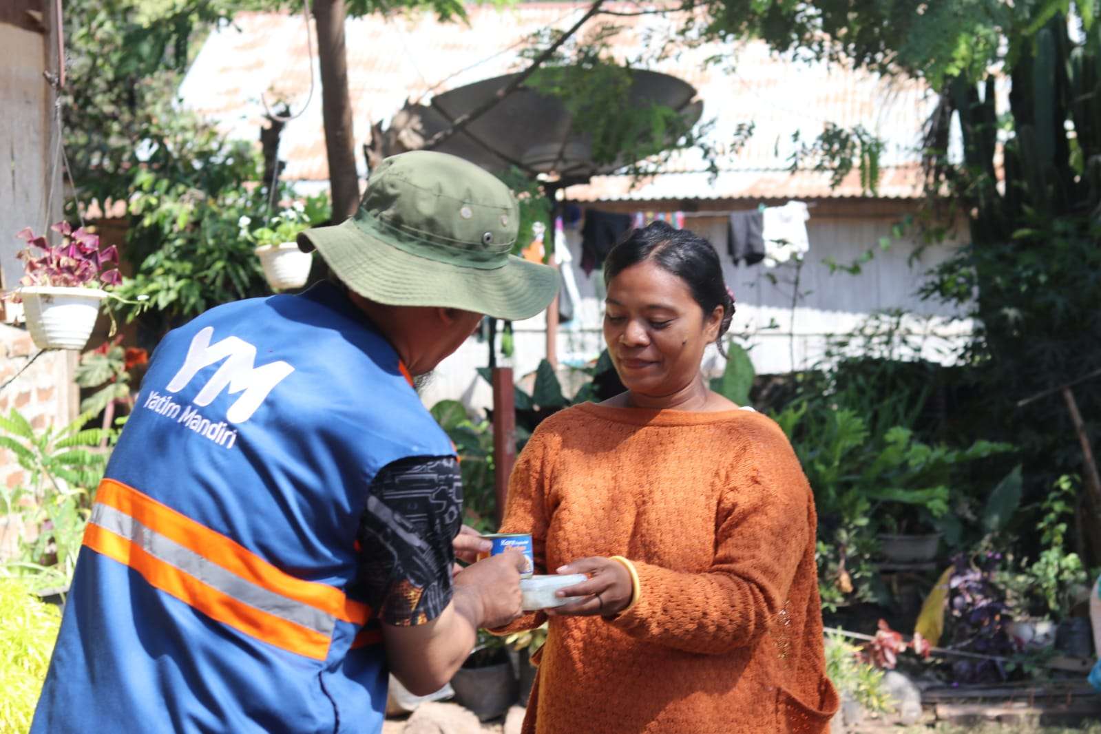 Paket Gizi untuk Penyintas Erupsi Gunung Lewotobi Laki-laki