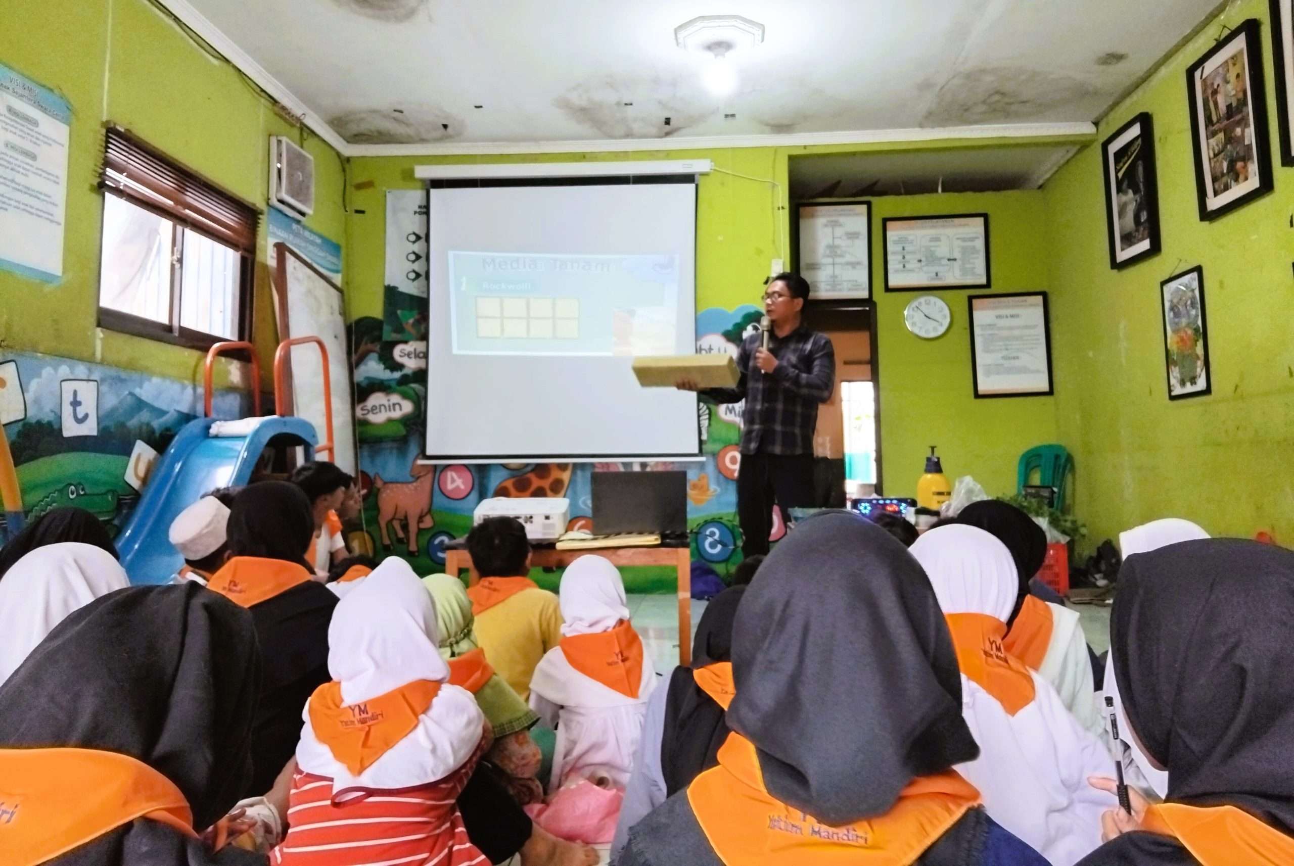 Gelar Kegiatan Edukasi Hidroponik untuk Anak Binaan Jakarta 