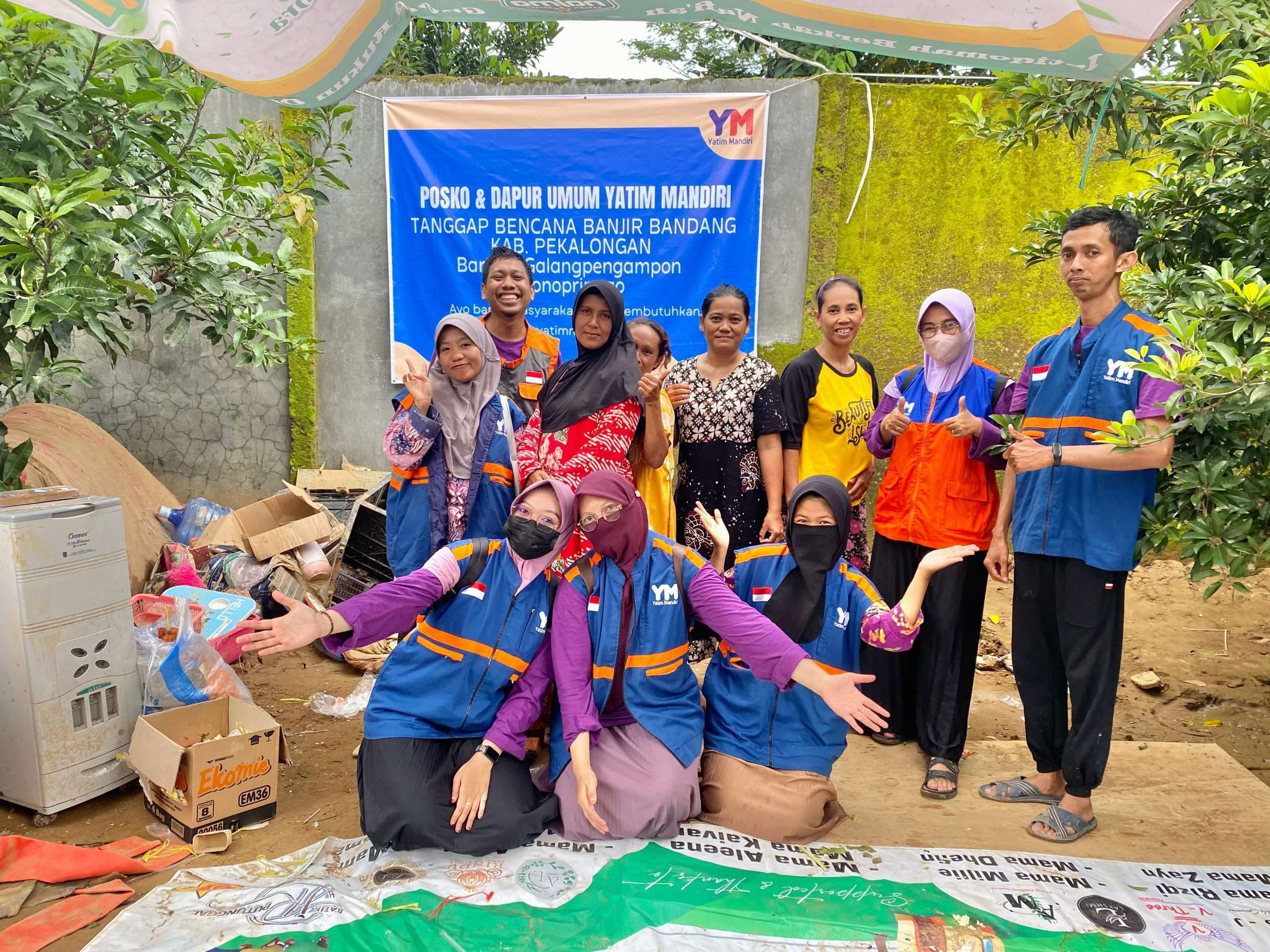 Bangun Posko dan Dapur Umum untuk Korban Banjir Pekalongan