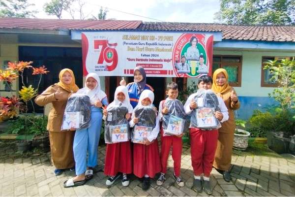 Program Alat Sekolah Ceria Sasar Yatim dan Dhuafa Malang