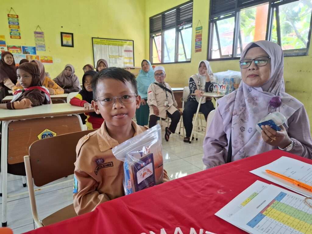 Yatim Mandiri Gresik Kolaborasi dengan Klinik Natamata Laksanakan Cek Kesehatan Mata