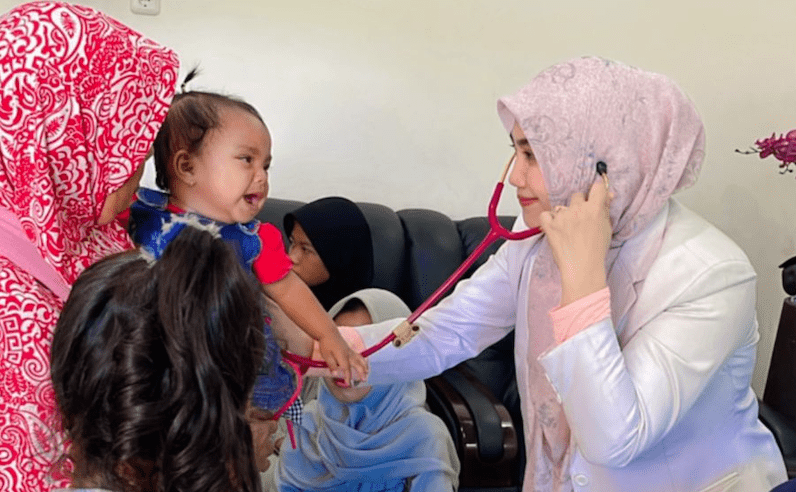 Anak-anak di Palembang Terima Layanan Kesehatan Gratis dari Yatim Mandiri