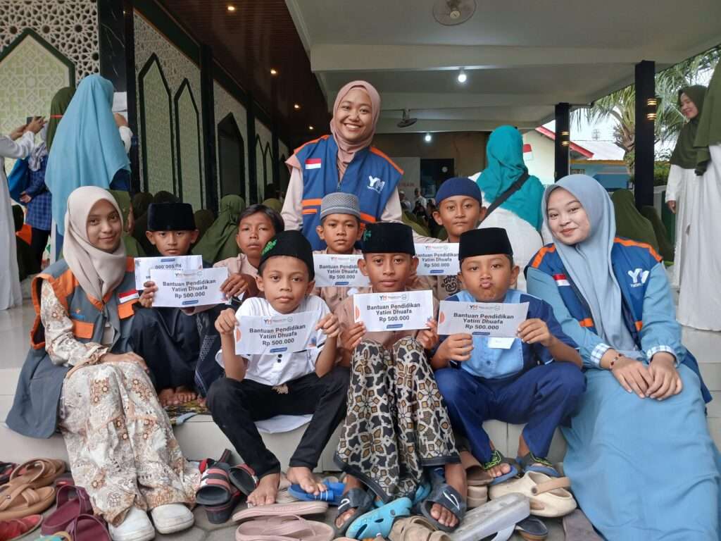 Muharram Ceria, Penyaluran Bantuan Pendidikan untuk 100 Anak Yatim Dhuafa