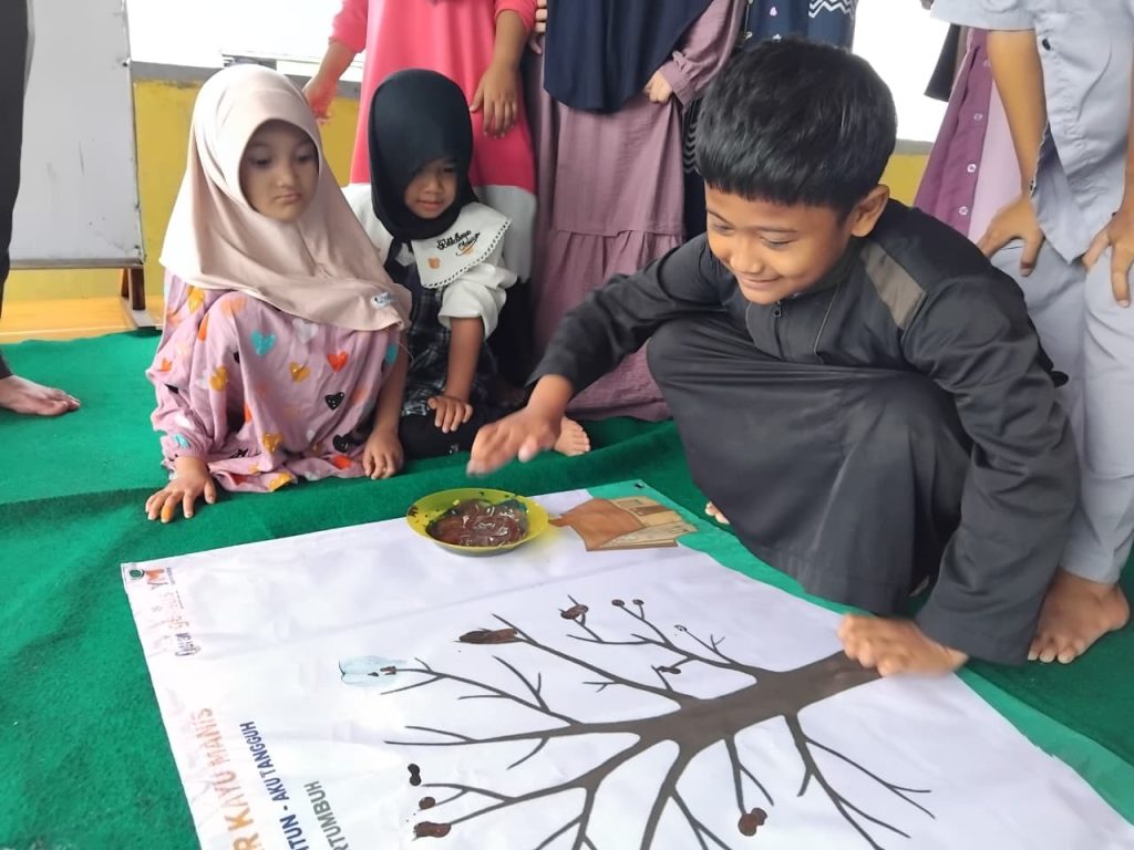 Bakti Sosial Sanggar Ceria Yatim Mandiri Jakarta Raya Finger Painting ...
