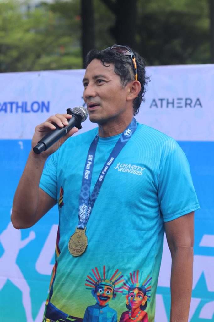 Sandiaga Uno saat memberikan semangat di tengah-tengah gelaran Charity Run Chapter Jakarta
