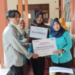 SDN Kalibanteng Kulon 02 Salurkan Donasi Barang Peduli Sumatra Melalui Laznas Yatim Mandiri
