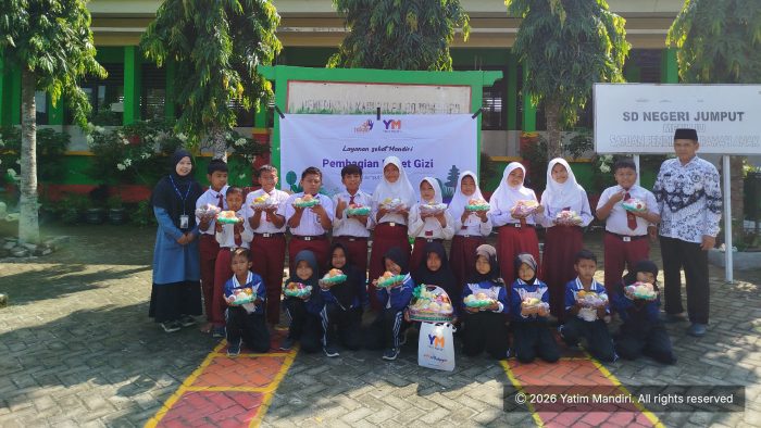 Yatim Mandiri Bojonegoro Salurkan Paket Gizi untuk Siswa SDN Jumput melalui Program Layanan Sehat Mandiri