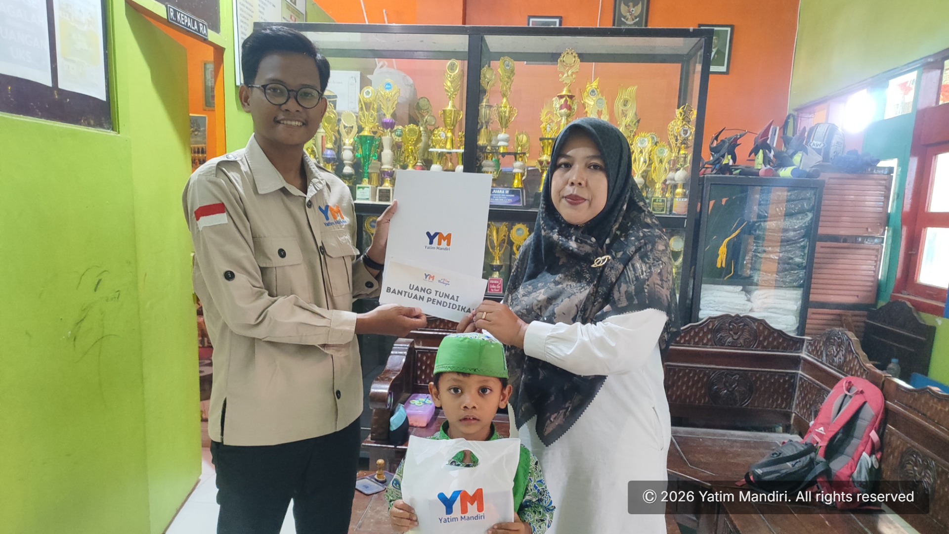 Ringankan Tunggakan Sekolah, Yatim Mandiri Tuban Bantu Pendidikan Dhuafa