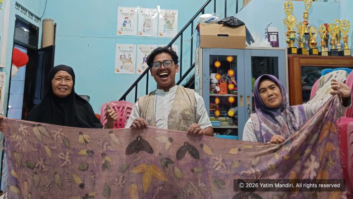 Yatim Mandiri Bandung Dorong Inovasi Ecoprint BISA, dari Mug hingga Eksplorasi ke Material Kulit